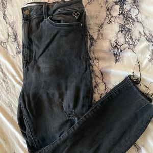 FOREVER 21 Black distressed jeans